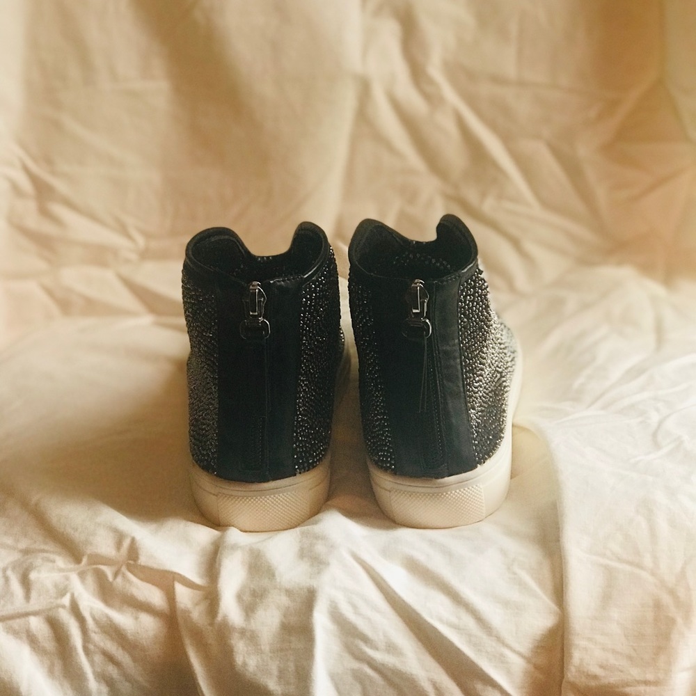 Shoes - Picture 2 of 4